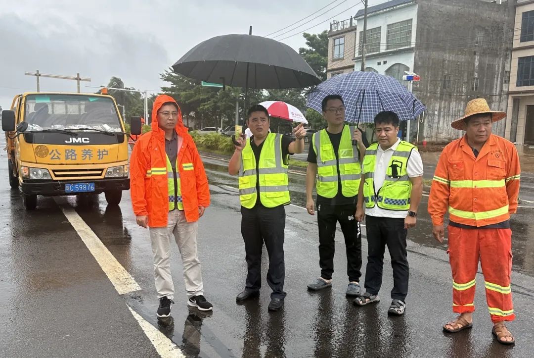 疾风劲雨见真章——bevictor伟德官网养护公司全力抗击台风“韦帕”